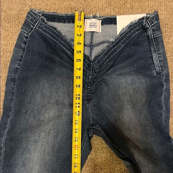 BDG Ruched Dipped V Flare Jeans - Picture 7 of 10